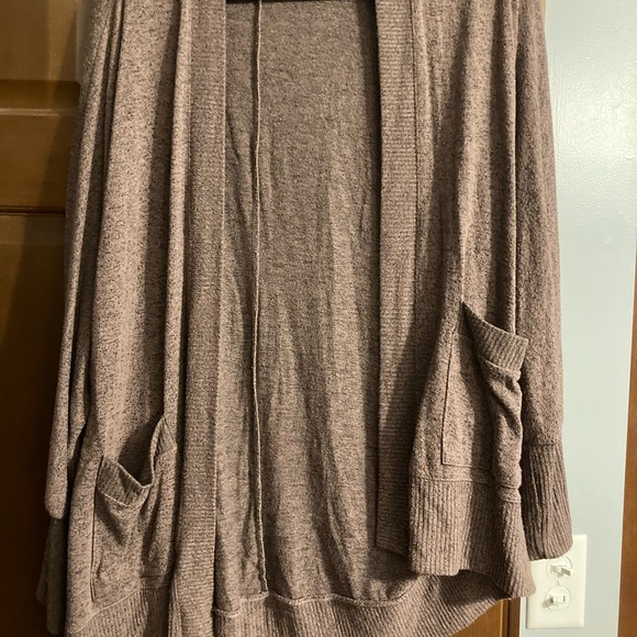 AE Cardigan - Picture 1 of 6